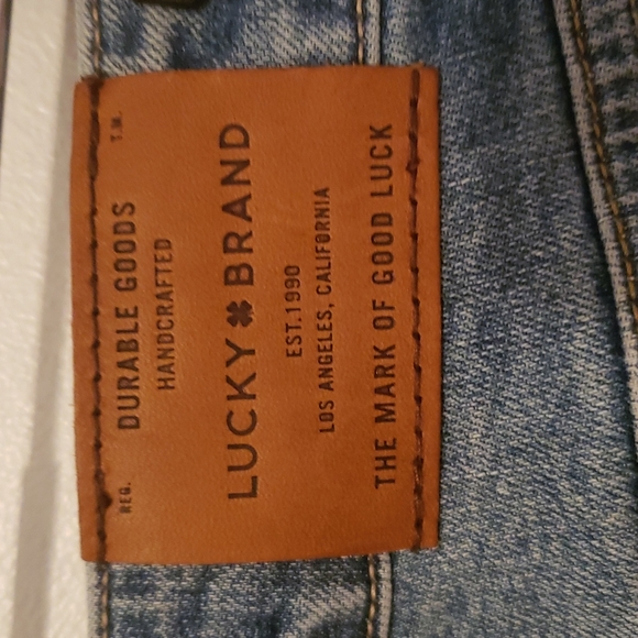 Lucky Brand denim, The roll up jean shorts size 6/28.  Excellent condition - Picture 6 of 9